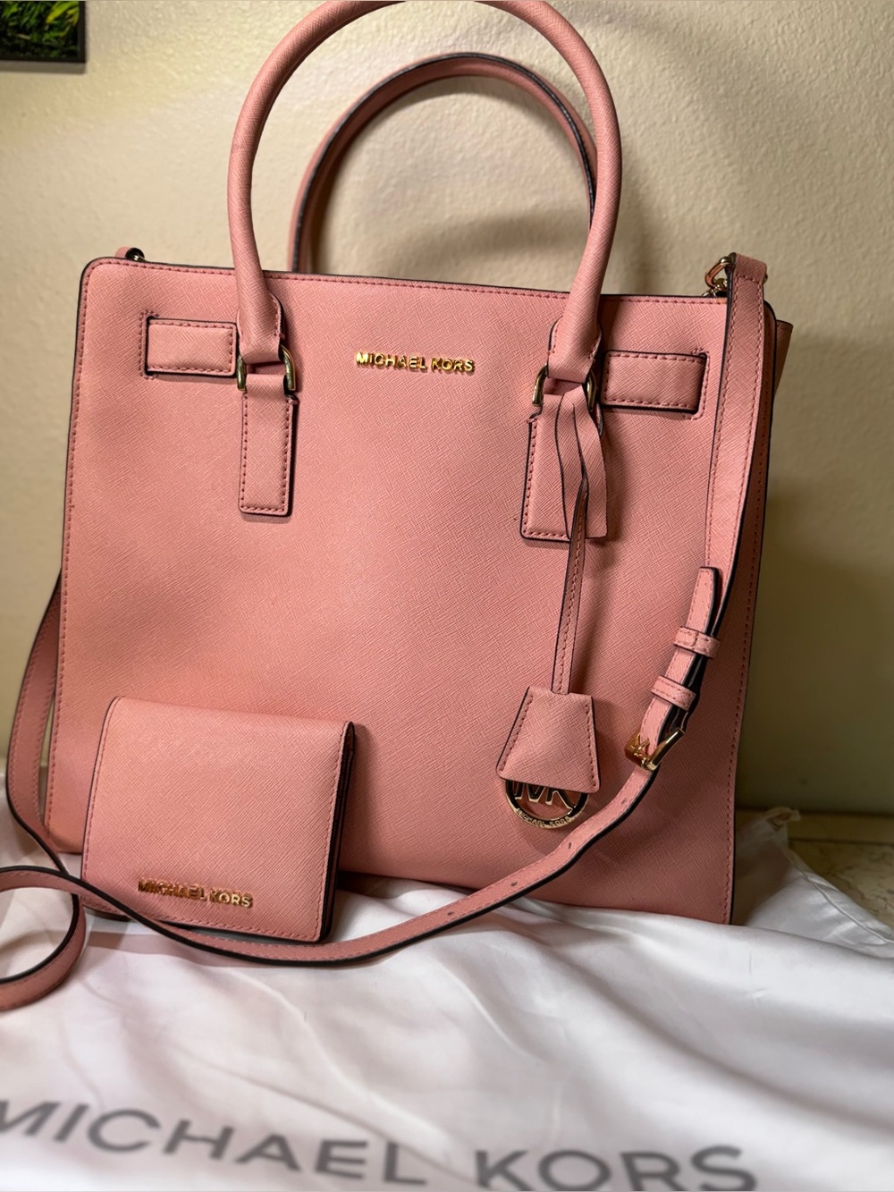 Michael Kors Pink Leather Tote with Crossbody Strap- and wallet - Picture 2 of 16